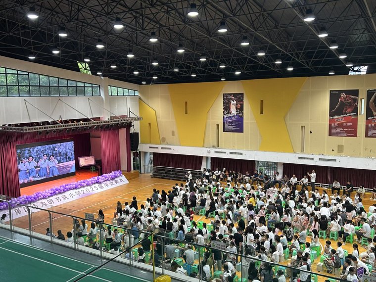 Grade 6 graduation ceremony in a school hall