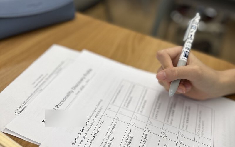 Student completing a bilingual English and Chinese personality worksheet